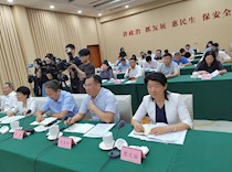 大足区政协主席廖文丽参加联合协商会